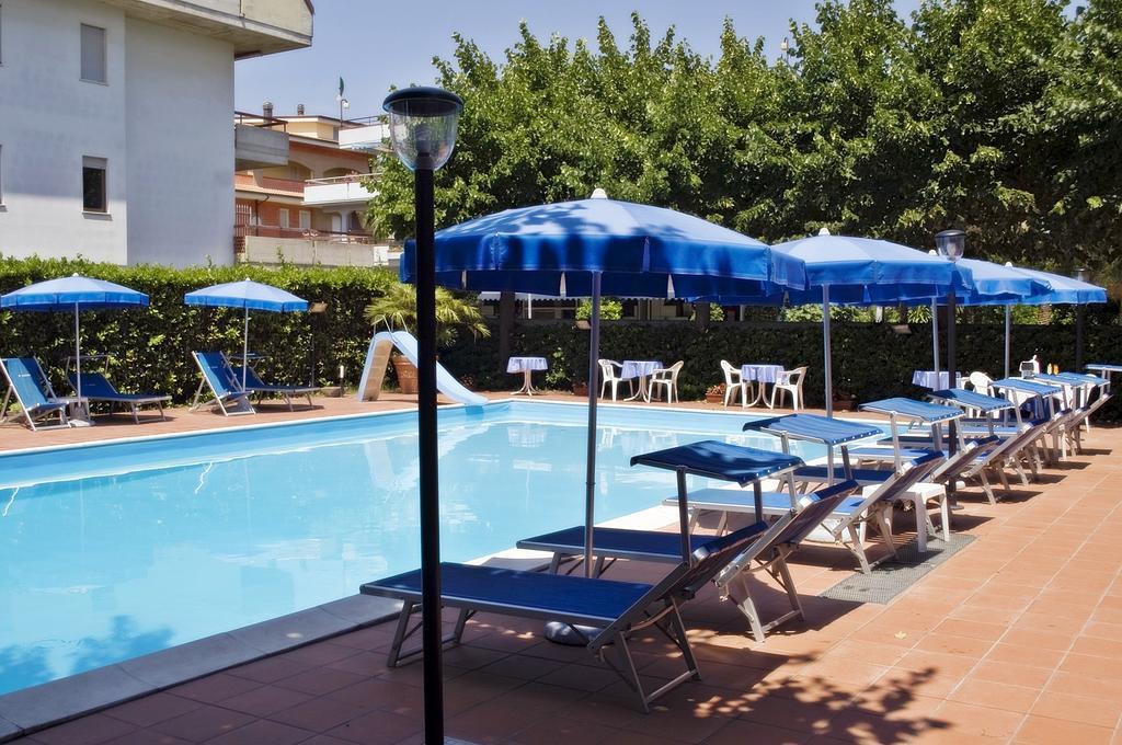 Hotel Leuco' มาร์ตินซิกูโร ภายนอก รูปภาพ
